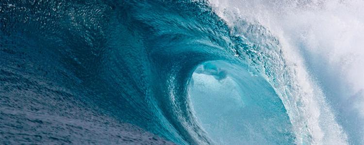 Large breaking wave